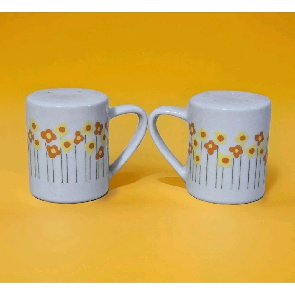 Vintage Salt & Pepper Shakers Japan Takahashi Orange Yellow Flower Daisy MCM ECU
